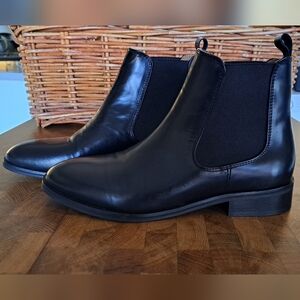 Never worn : Chelsea's leather boots